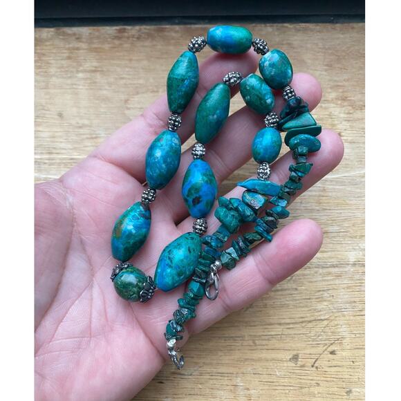 Beautiful Graduated Turquoise Nugget and Chip Bead Choker Necklace 17” Bohemian - Picture 3 of 5